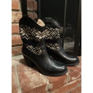 Gianni Bini Black Leather & Fabric boots, Size 10B